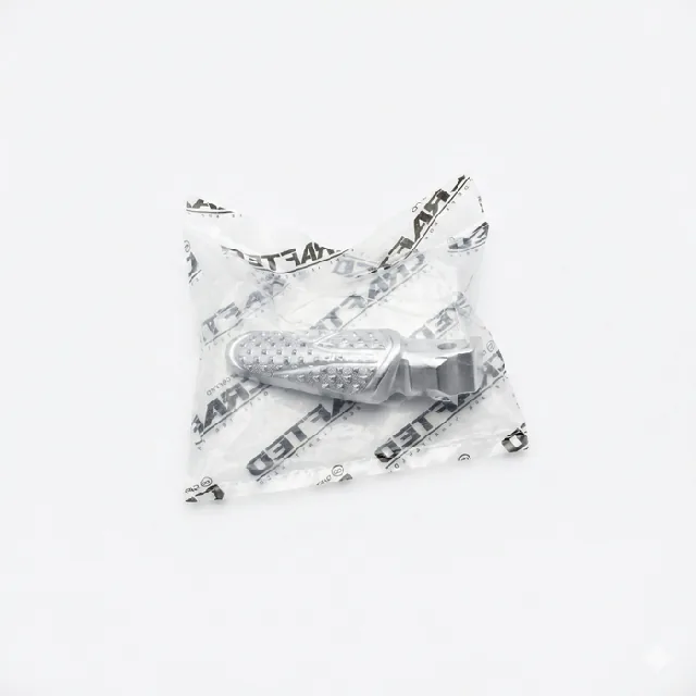Кронштейн Подножки Пассажира CFMOTO 500SR 675SR 750SR Задний Левый 6AQV-140400-1002-0VR00